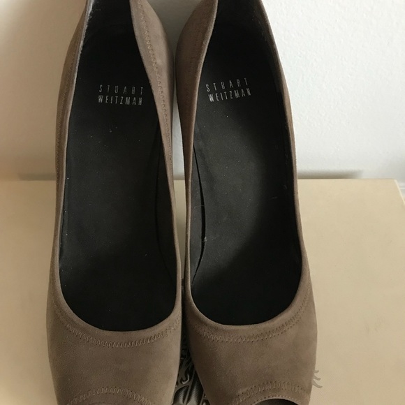 Stuart Weizmann Tan Peep Toe Pump 9 - Picture 4 of 8